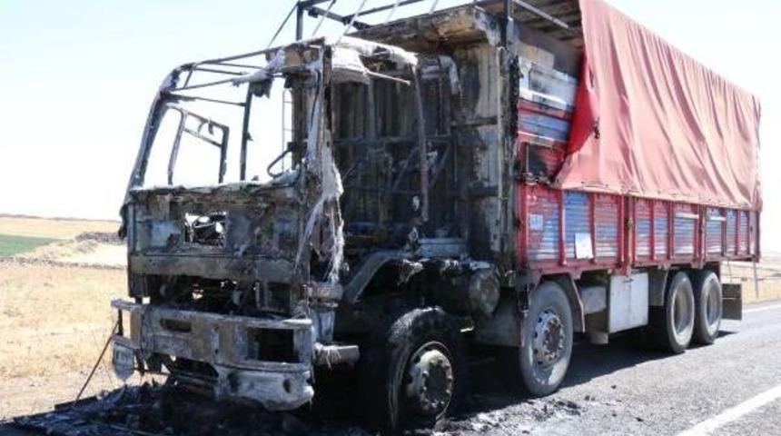Hareket Halinde Alev Alan Kamyon Yandı