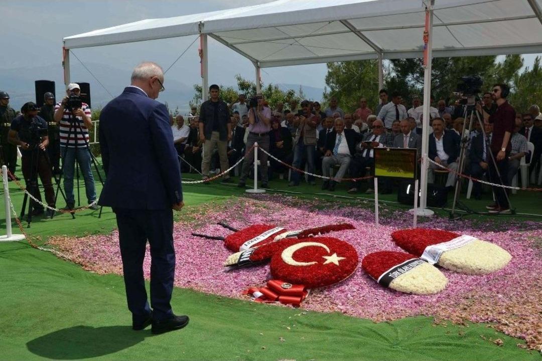 S&uuml;leyman Demirel Mezarı Başında Anıldı