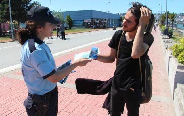 Polis Denizde Boğulmalara Karşı Türkçe Ve Arapça Broşür Dağıttı