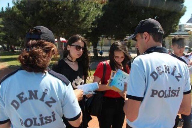 Polis Denizde Boğulmalara Karşı Türkçe Ve Arapça Broşür Dağıttı