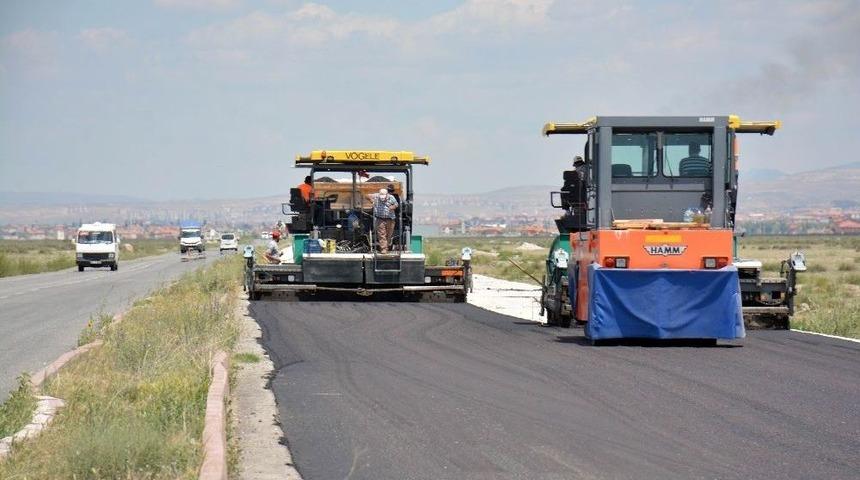 Aksaray Belediyesi Organize Sanayi Yolunu Asfaltlıyor