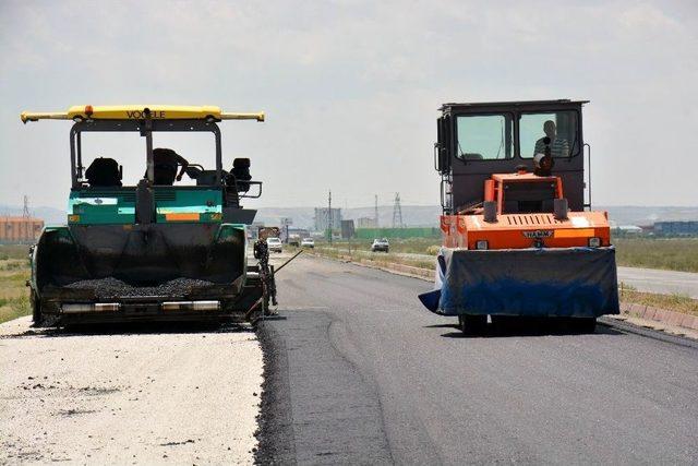 Aksaray Belediyesi Organize Sanayi Yolunu Asfaltlıyor