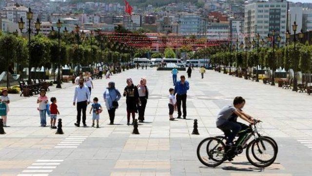 Samsun'da Atatürk Ve Silah Arkadaşlarının Balmumu Heykellerine Ziyaretçi Akını