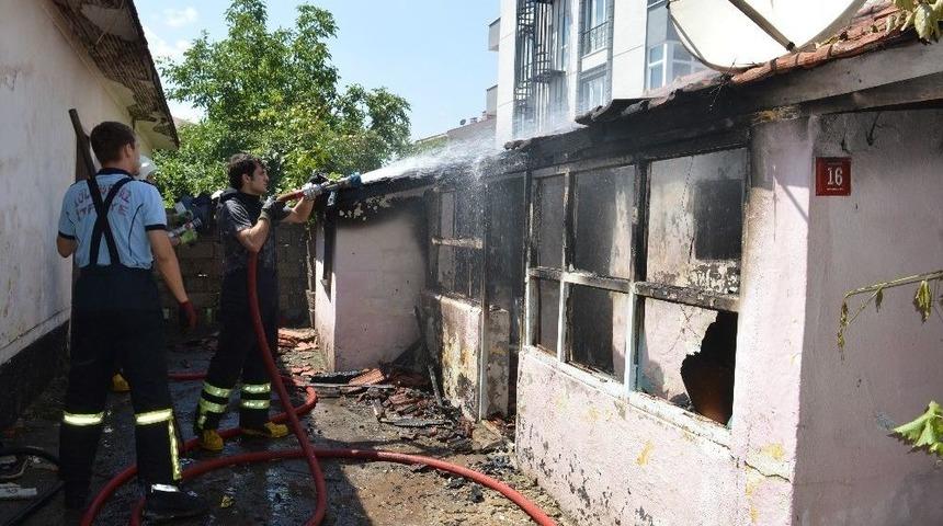 Tek Katlı Ev K&uuml;l Oldu