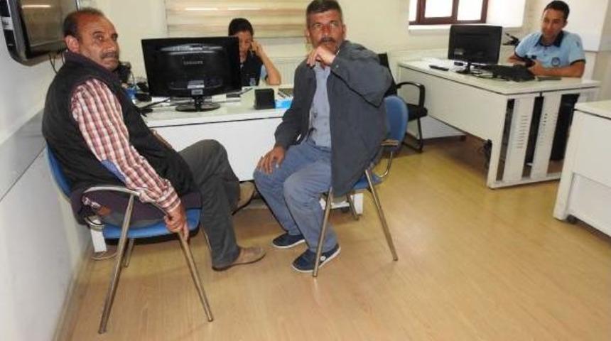 Kadınlara Dini I&ccedil;erikli Kitap Satmak Isterken, Şikayet &Uuml;zerine Yakalandılar