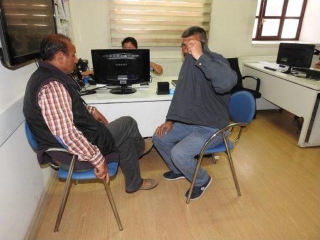 Kadınlara Dini Içerikli Kitap Satmak Isterken, Şikayet Üzerine Yakalandılar 3