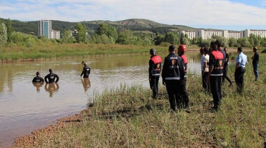 Y&uuml;zmek İ&ccedil;in Girdiği Kızılırmak&rsquo;ta Kayboldu