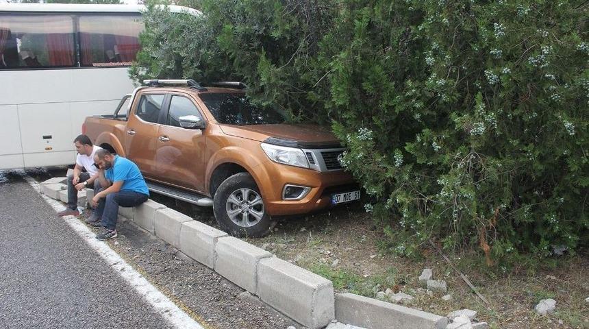 S&uuml;r&uuml;c&uuml;ler Kazaya Bakarken 5 Ara&ccedil; Birbirine Girdi