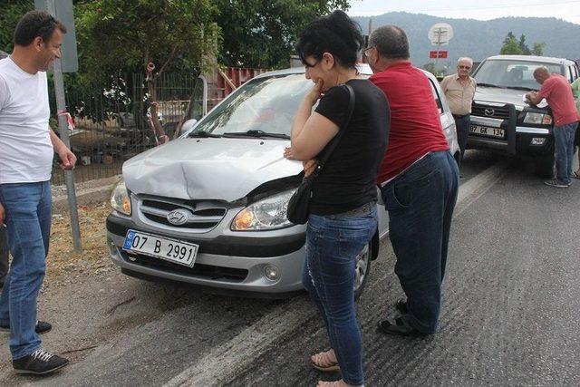 Sürücüler Kazaya Bakarken 5 Araç Birbirine Girdi