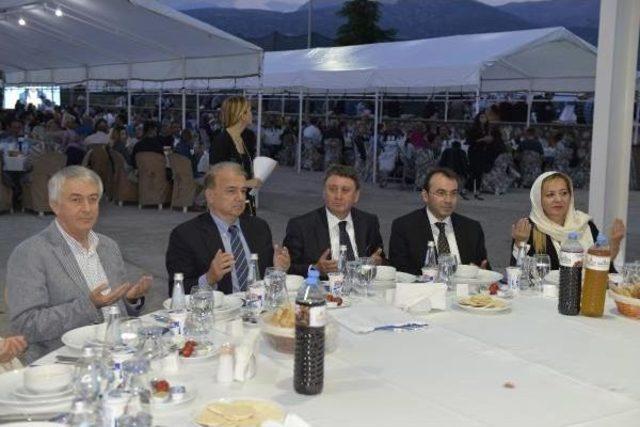 Demirel I&ccedil;in Mezarında Anma (3) 3