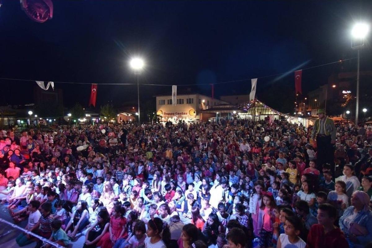 &Ccedil;an Belediyesi&rsquo;nden &Ccedil;ocuklara Eğlence Yağmuru