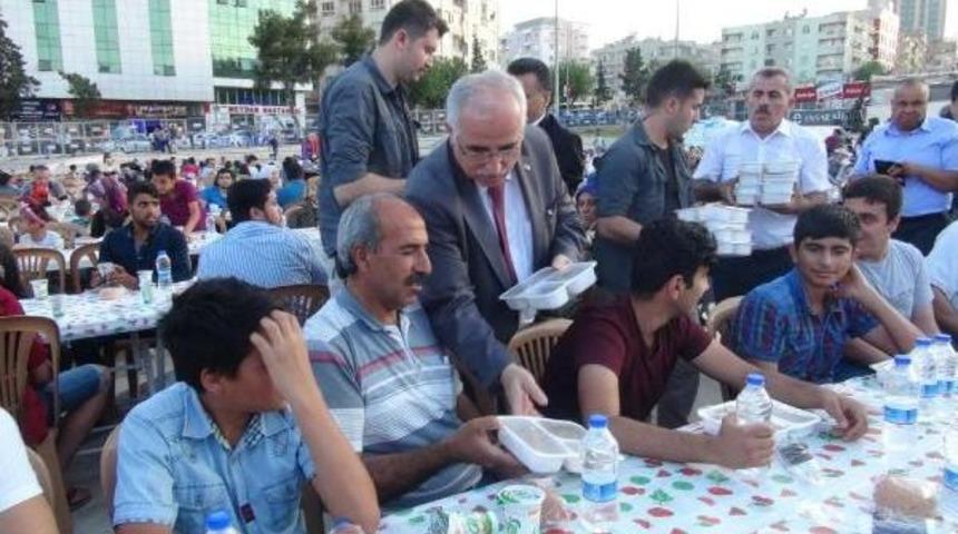 Şanlıurfa'da Valilikten 10 Bin Kişiye Iftar