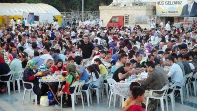 Şanlıurfa'da Valilikten 10 Bin Kişiye Iftar