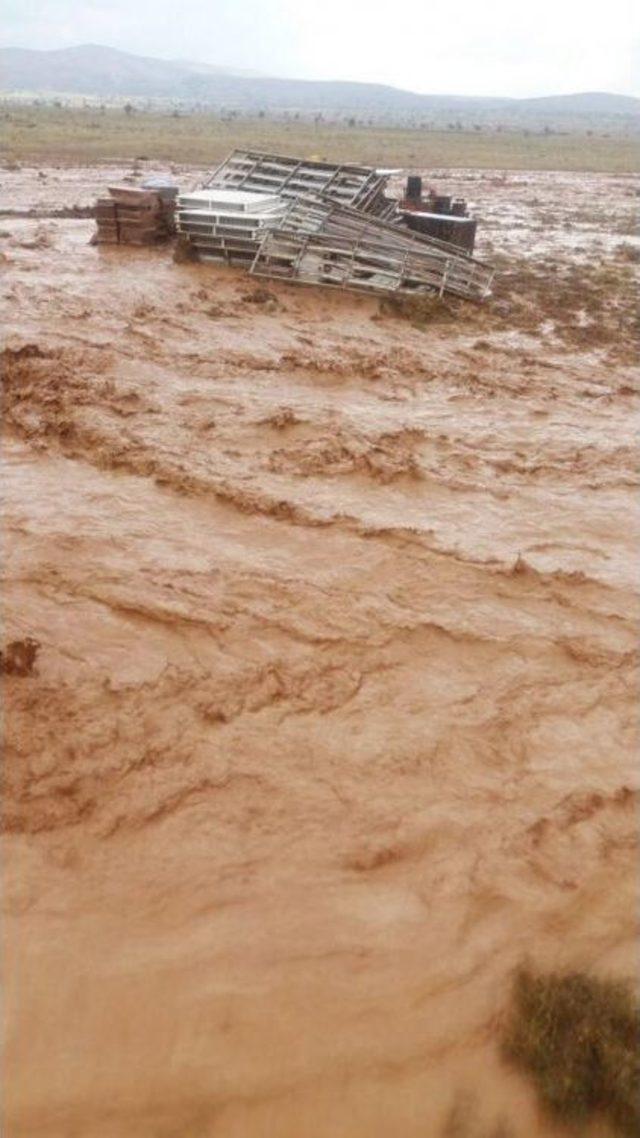 Elmalı’Da Dolu Ve Yağmur Sele Neden Oldu