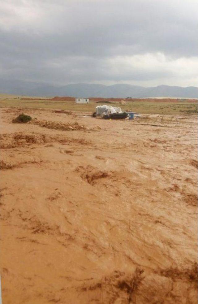 Elmalı’Da Dolu Ve Yağmur Sele Neden Oldu