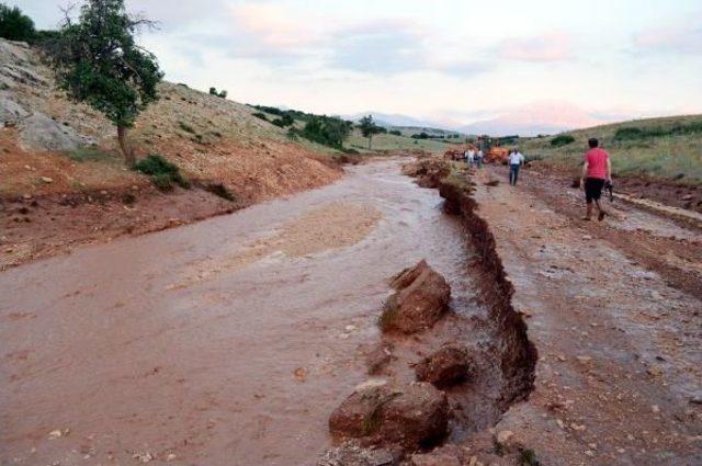 Elmalı’Da Dolu Ve Yağmur Sele Neden Oldu