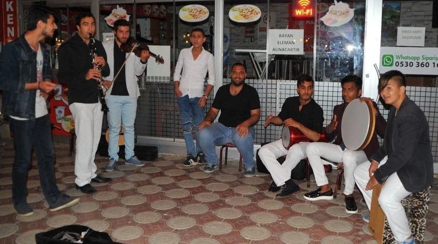 Roman Sokak M&uuml;zisyenleri İlgi Odağı Oldu