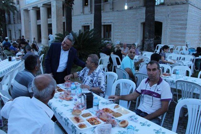 Kuşadası Belediyesinden Davutlar’da İftar Yemeği