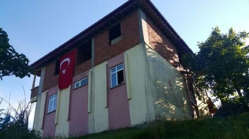 Şehit Uzman &Ccedil;avuşun Inşaat Halindeki Evini Belediye Tamamlayacak