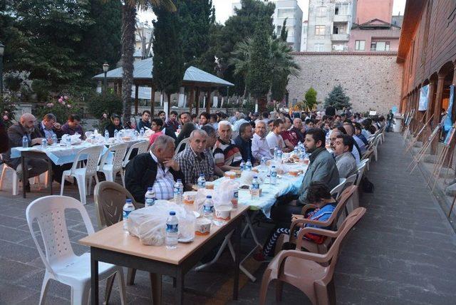 Sinoplular Alaaddin Camisi’nde İftar Açtı