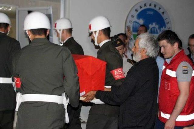 Şehit Uzman Çavuş Yakup Yılmaz'ın Cenazesi Memleketi Sakarya'ya Getirildi