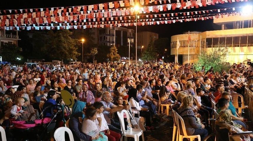 Burhaniyeliler İsmail &Ouml;zkan&rsquo;la Coştu