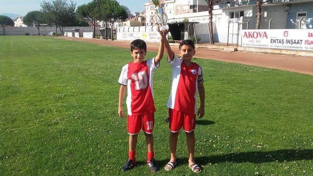 Burhaniye&rsquo; De U12 Takımı Şampiyon Oldu 1
