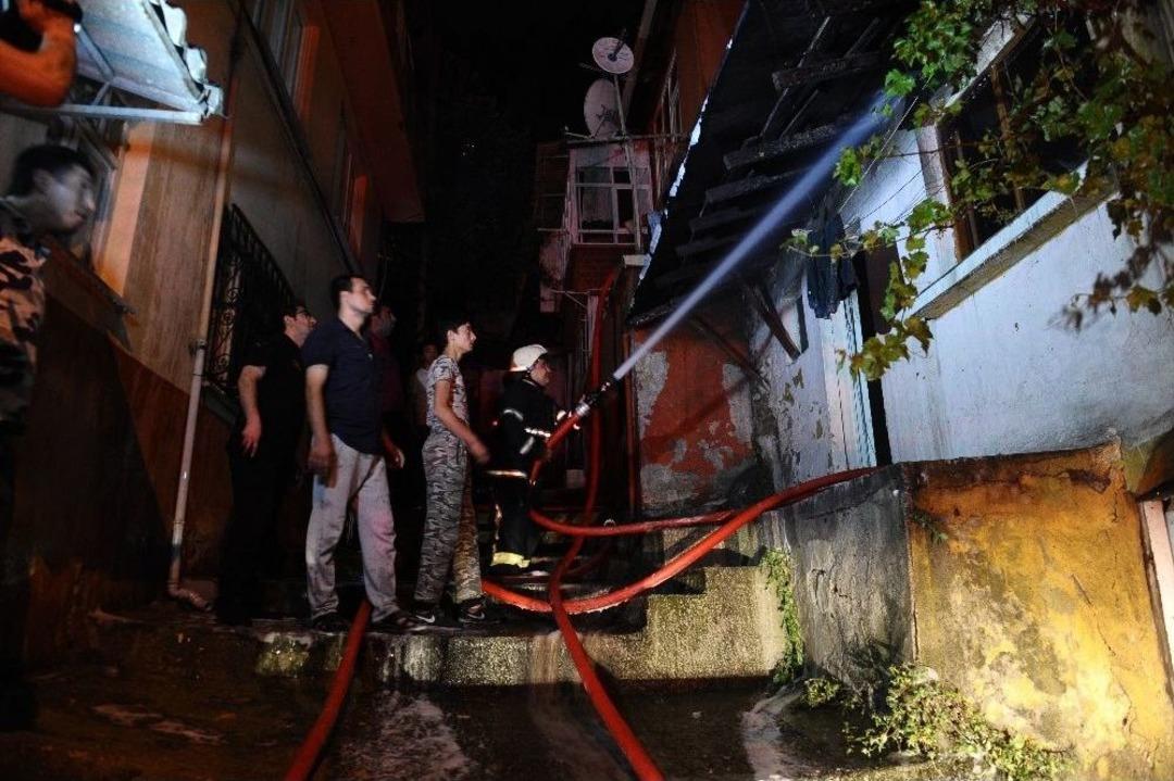 Madde Bağımlılarının Mesken Tuttuğu Metruk Binada Yangın &Ccedil;ıktı