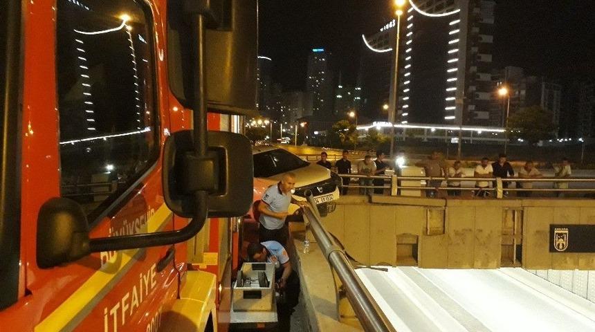 K&ouml;pr&uuml;l&uuml; Kavşakta Akıl Almaz Kaza