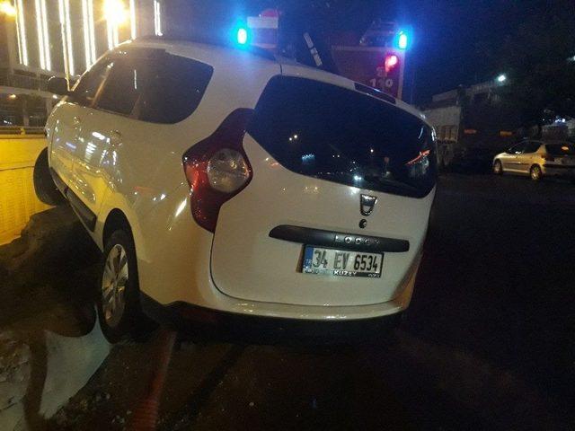 K&ouml;pr&uuml;l&uuml; Kavşakta Akıl Almaz Kaza 1