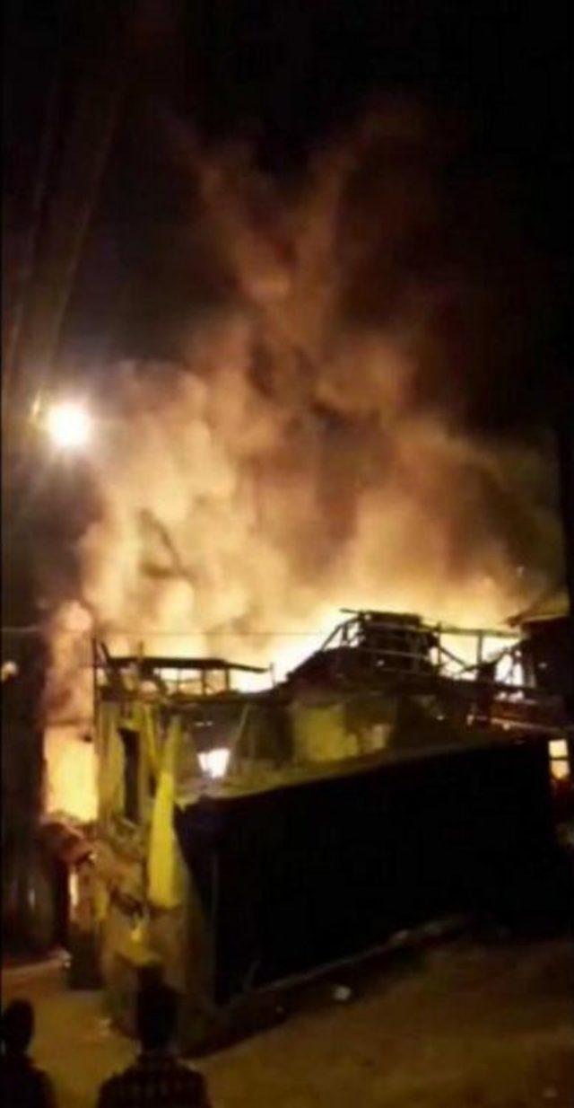 Kullanılmayan Boş Bina Yakıldı 2