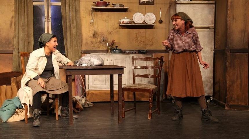 İzmir Tiyatroya Doyacak