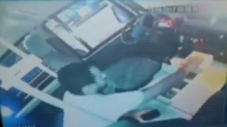 Bursa'da Minib&uuml;steki Paraları &Ccedil;alan Yolcu B&ouml;yle G&ouml;r&uuml;nt&uuml;lendi