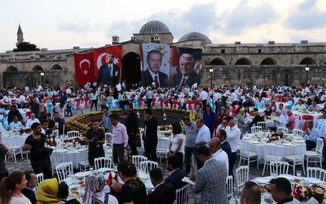 Payas Belediyesi Binlerce Hataylıyı İftarda Buluşturdu