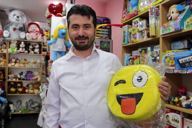 Yeni Moda Emoji Yastıkları 1