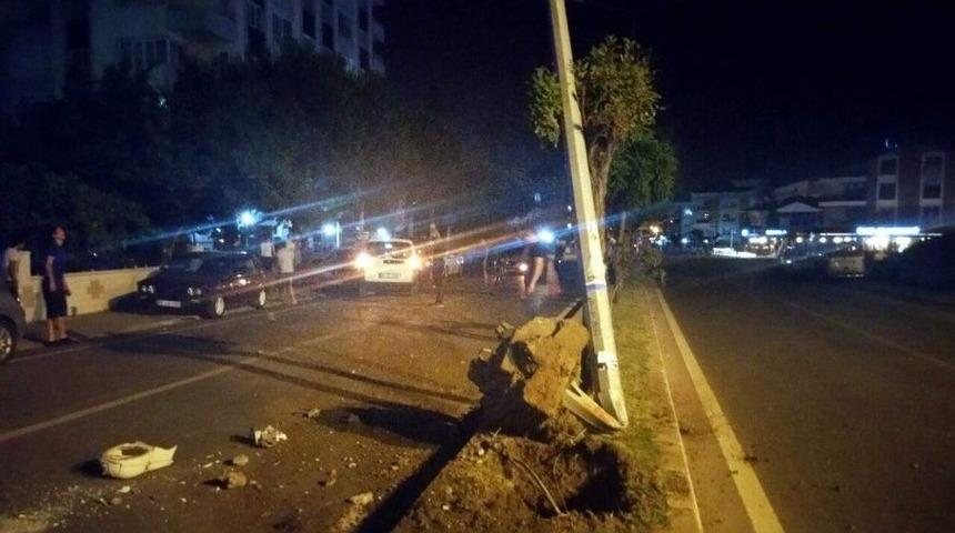 Park Halindeki Ara&ccedil;lara &Ccedil;arpan Otomobili Direk Durdurdu