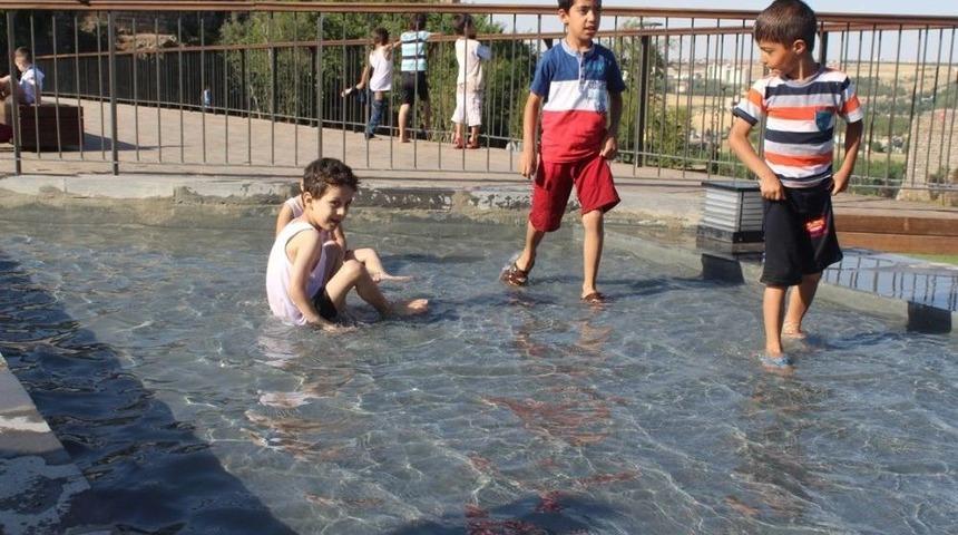 &Ccedil;ocuklar S&uuml;s Havuzlarında Tehlikeye Davetiye &Ccedil;ıkarıyor