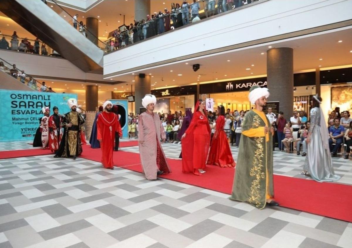 Adana&rsquo;da Osmanlı Saray Esvapları Defilesi