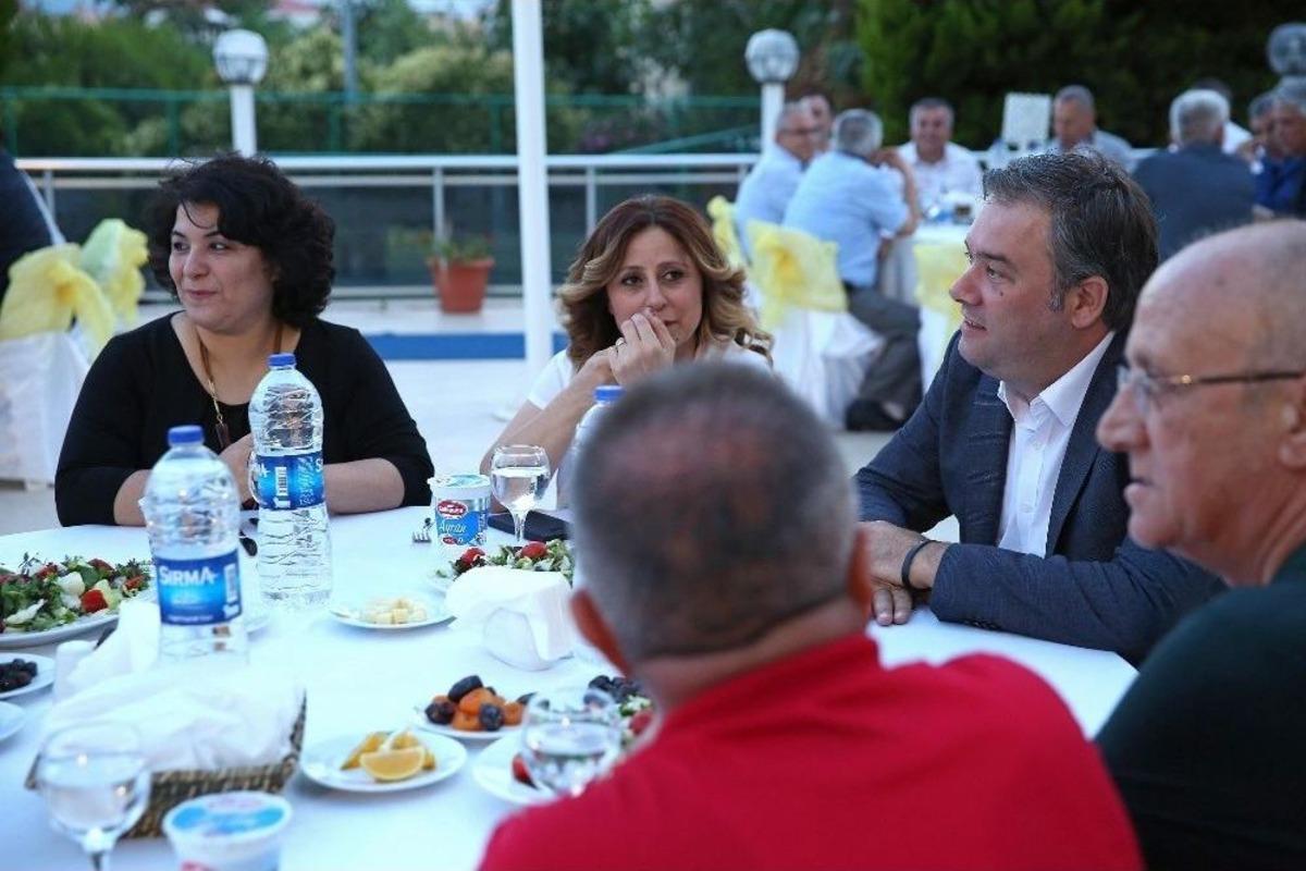 Başkan Piriştina Muhtar Ve Meclis &Uuml;yeleriyle İftarda Buluştu