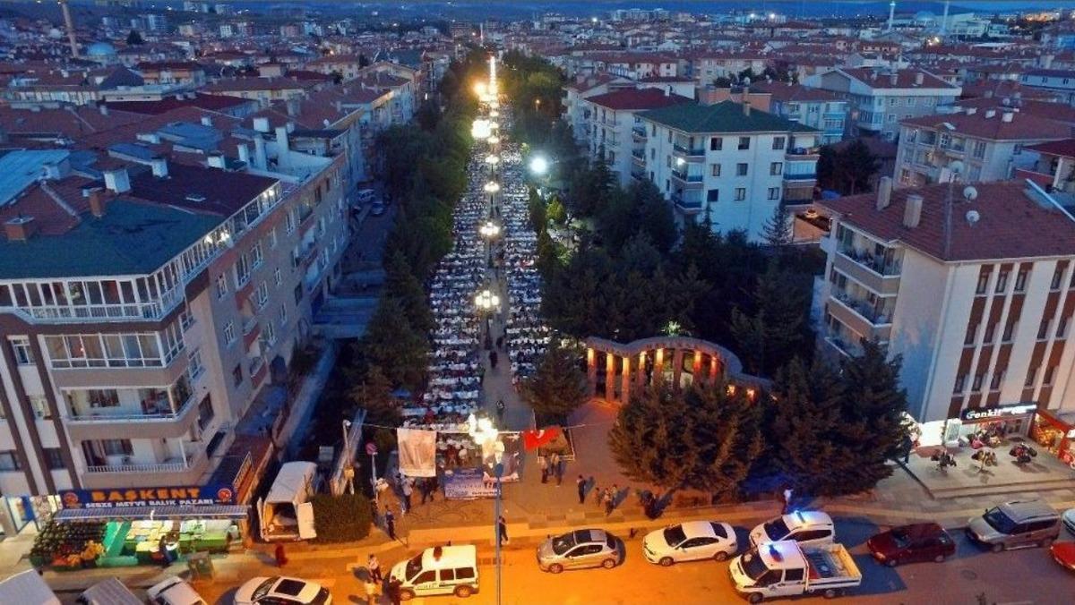 G&ouml;lbaşı Belediyesi&rsquo;nin Mahalle İftarları Devam Ediyor