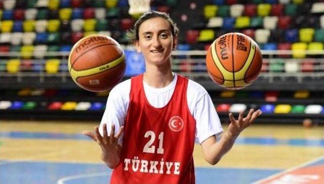 Türkiye İşitme Engelli Kadın Basketbol Milli Takımı Samsun'da Kampta