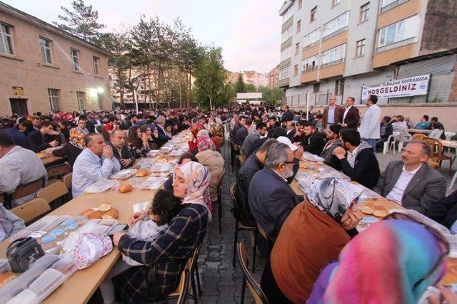 Bayburtlular Ramazan Sofrasında Buluştu