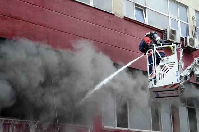 Bayrampaşa’da İplik Dokuma Fabrikasında Yangın