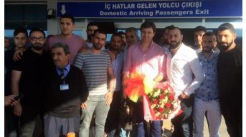 Sağlam&rsquo;ı Malatya&rsquo;da Taraftarlar Karşıladı
