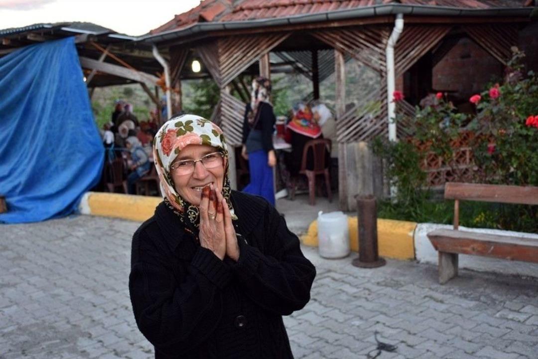 Kıbrıs Gazisi Eşi İ&ccedil;in K&ouml;yde 500 Kişiye İftar Verdi