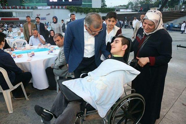 Şehit Aileleri, Gaziler, Engelli Ve Yaşlılar İftarda Bir Araya Geldi 1