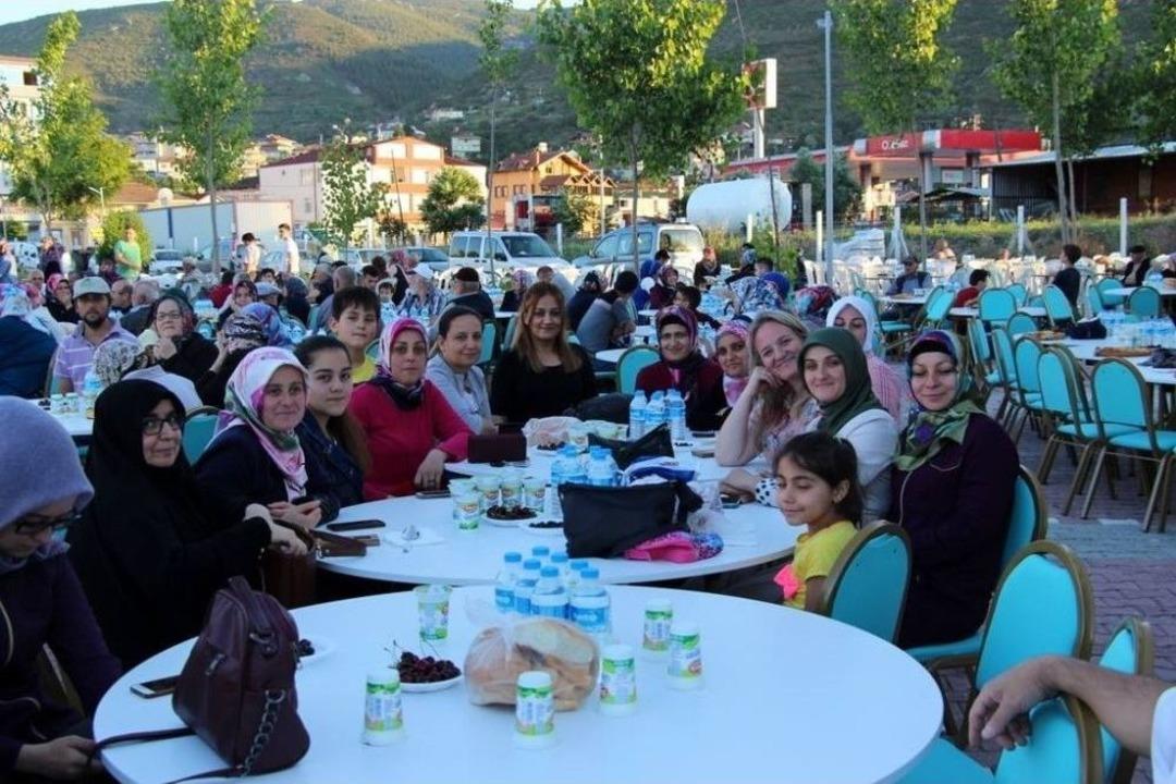 Osmaneli Belediyesi Bu Yılda "toplu İftar Yemeği" Geleneğini Devam Etti