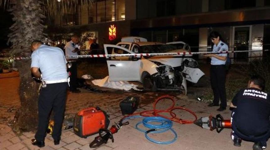 İranlı Turistler Kaza Yaptı: 1 &Ouml;l&uuml;, 3 Yaralı