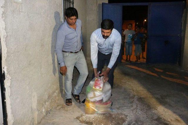 Akçakale Belediyesinden Gıda Ve Bayramlık Yardımı