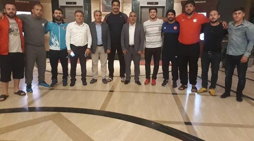 Taşkesenligil&rsquo;den, Şampiyon Pehlivanlara Moral Ziyareti